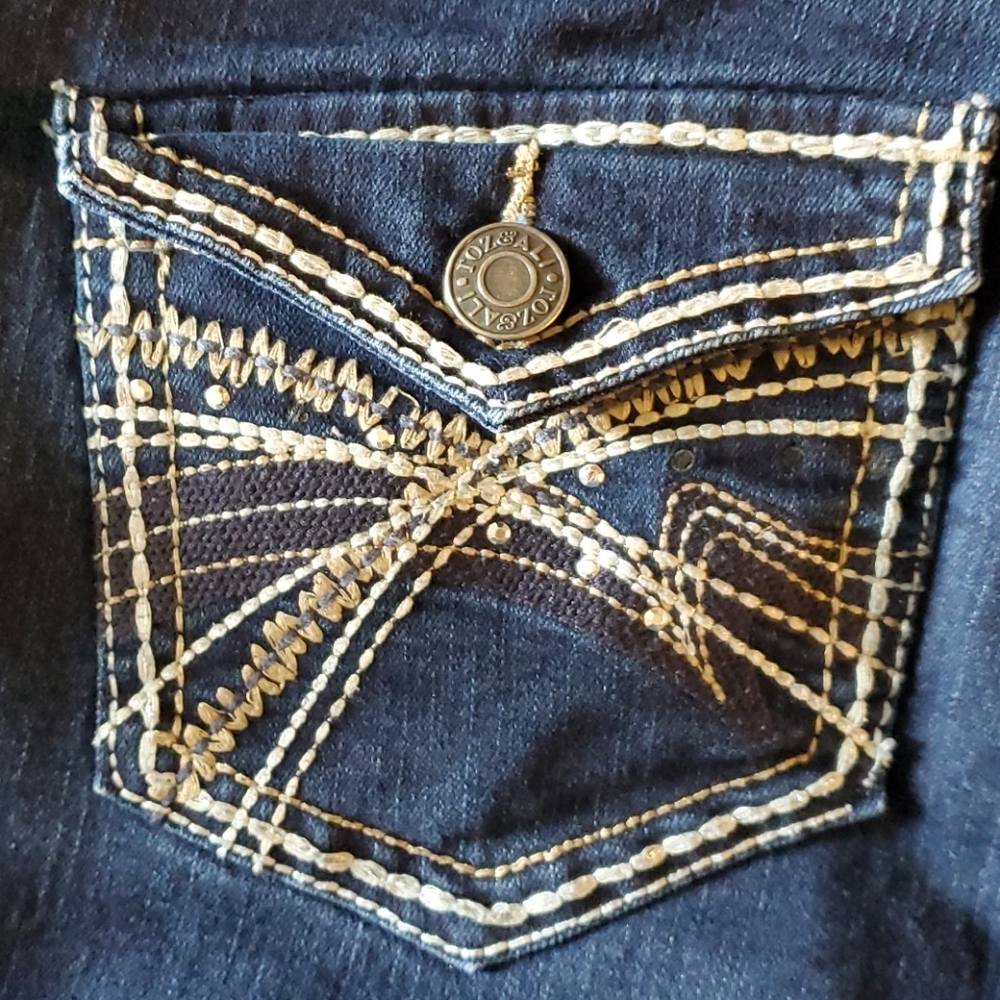 Jeans - Picture 2 of 3